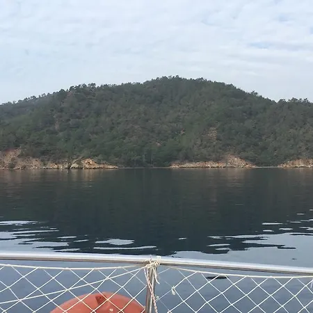 Ayseemre Hotel en barco